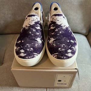 NWT Rare Retired Rothy’s Sneaker in Ocean Iris - Size 8